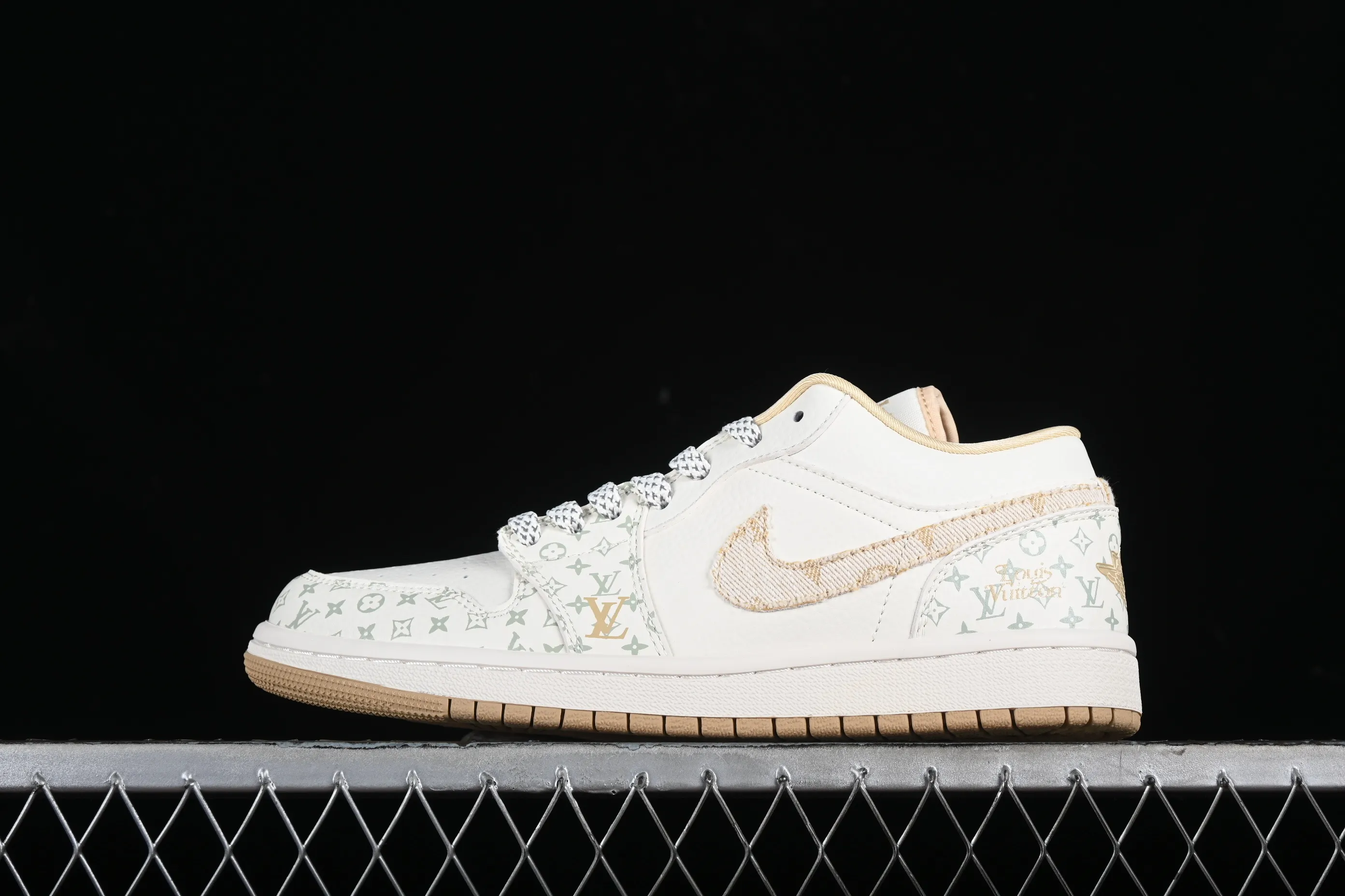 All categories Air Jordan Jordan series basketball shoes Air Jordan 1 Low High-end customized low-top sneakers Air Jordan 1 Low AJ1 Joe 1 LV joint-printed khaki High-end customized low-top basketball shoes SJ9950-004